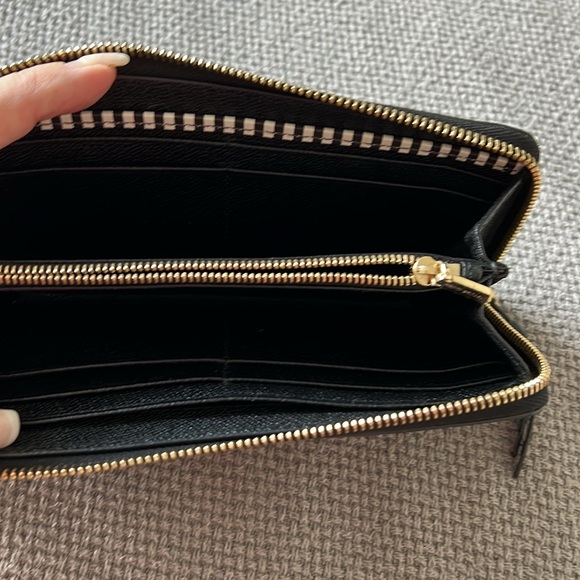 Henry Bendel zip around large wallet - Picture 4 of 6